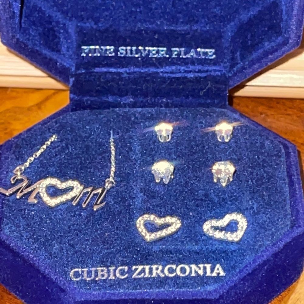 NIB fine silver plate cubic zirconia mom necklace , heart and stud earring set.